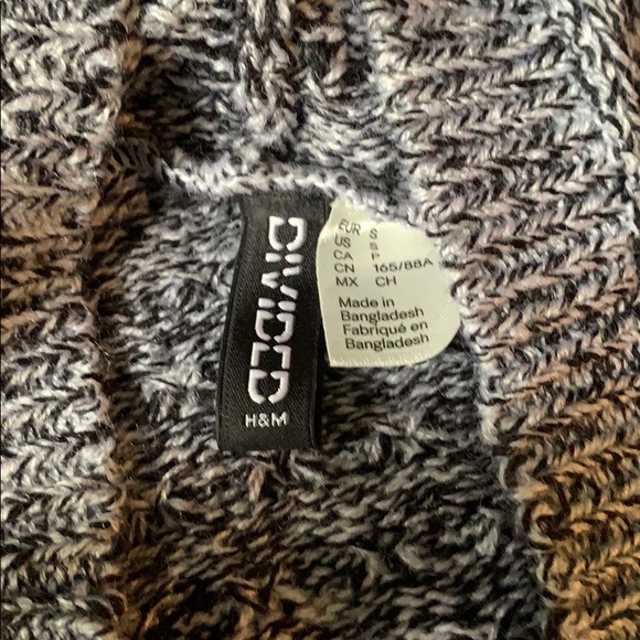 Hooded sweater. H&M. Worn once. - Picture 2 of 5